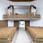 Kirchenraum mit Orgel